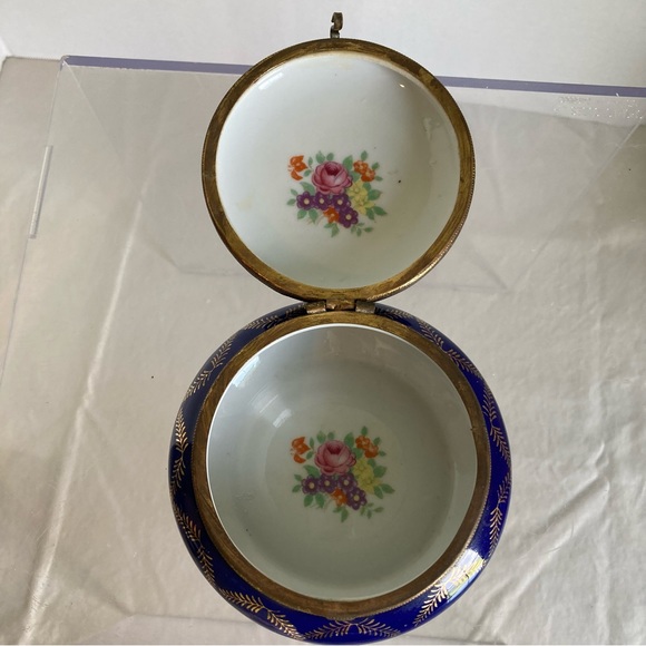 Porcelain Cobalt Blue Trinket Box. JAPAN - Picture 6 of 6